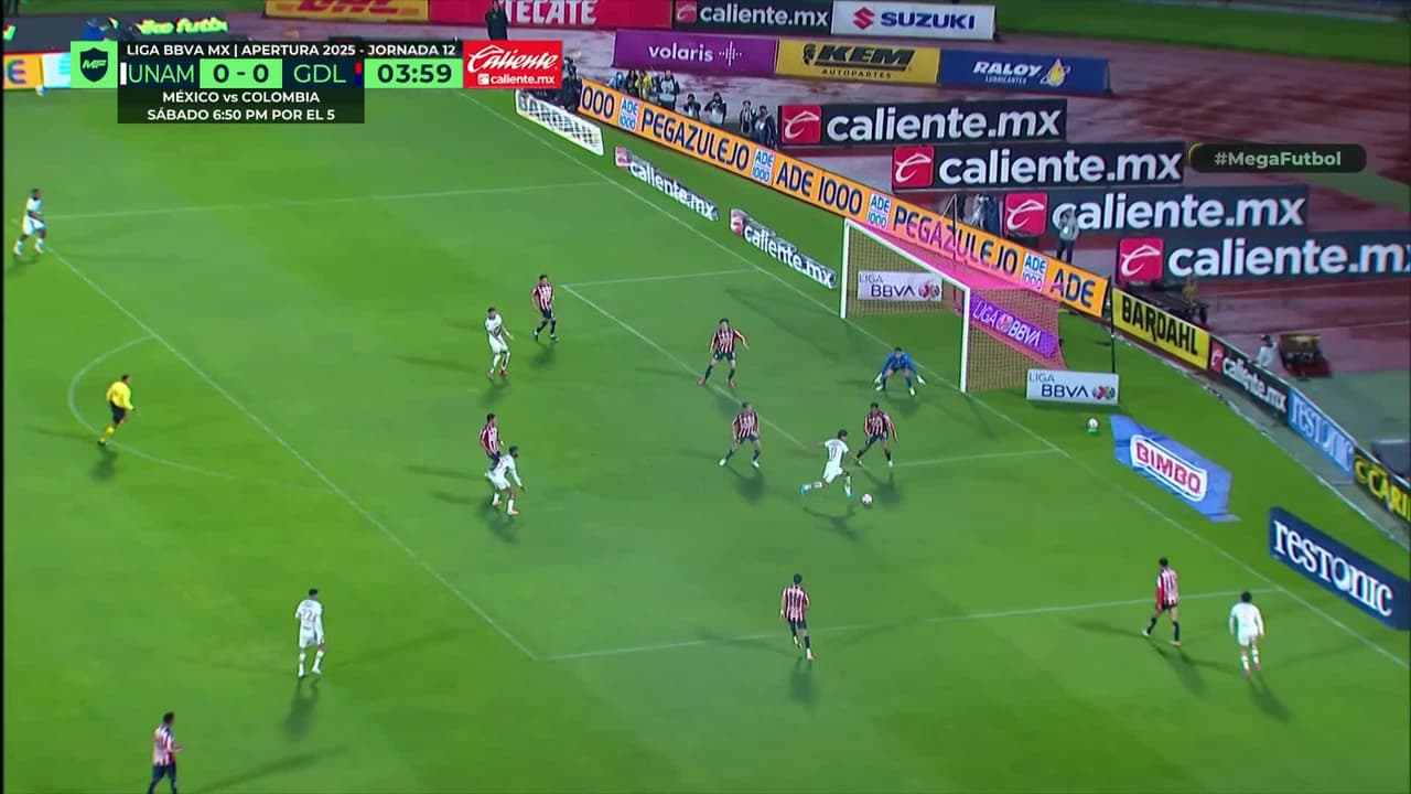 ¡JJ Macías quiere aplicar la ley de ex! El tiro pasa junto a la portería