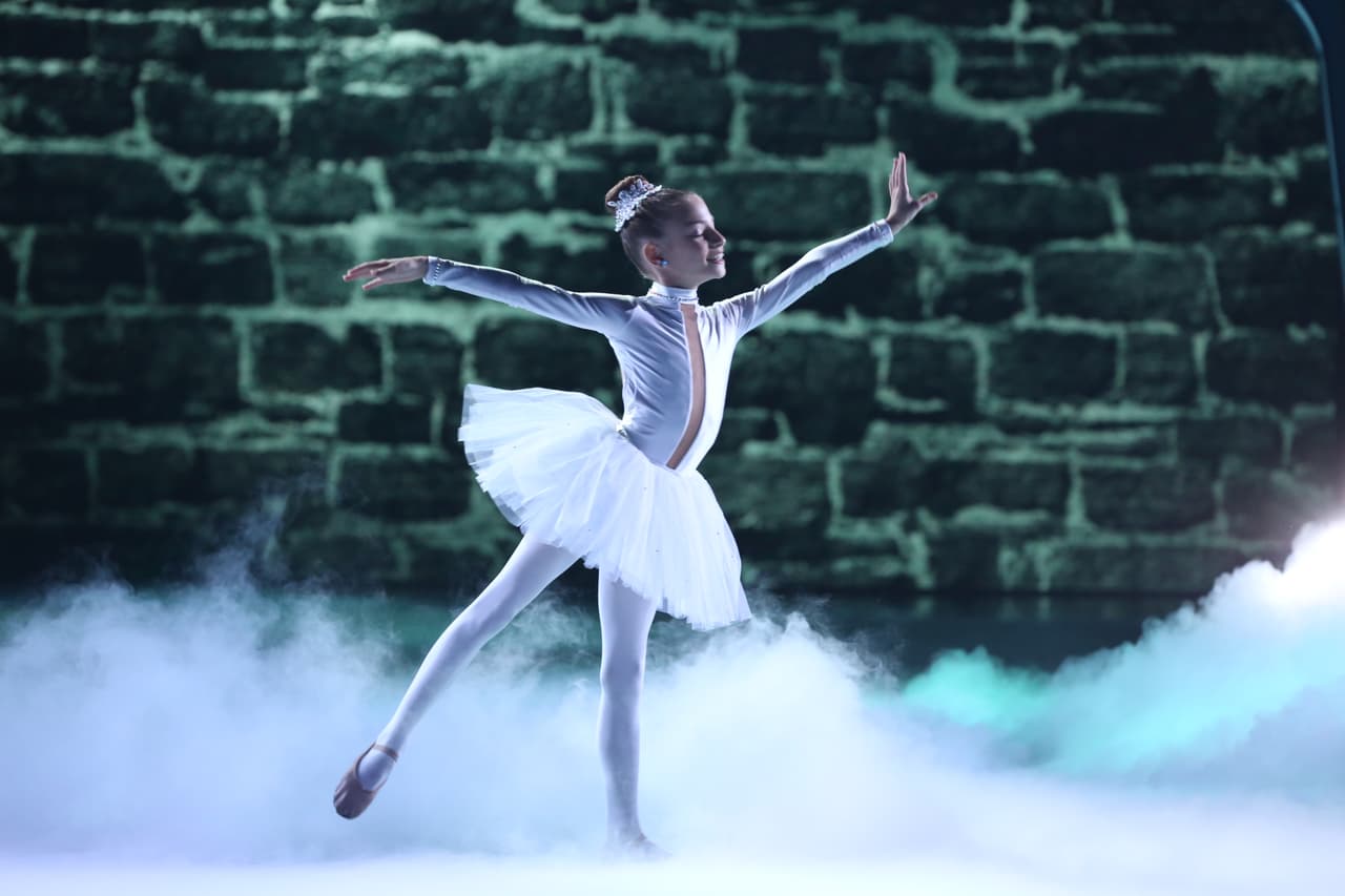 Desde la tercera gala, 
<a href="http://www.univision.com/shows/pequenos-gigantes/sherlyn-y-leah-hechizaron-al-publico-con-una-explosiva-fusion-de-estilos-video">Leah demostró que tiene la técnica</a> y la pasión.