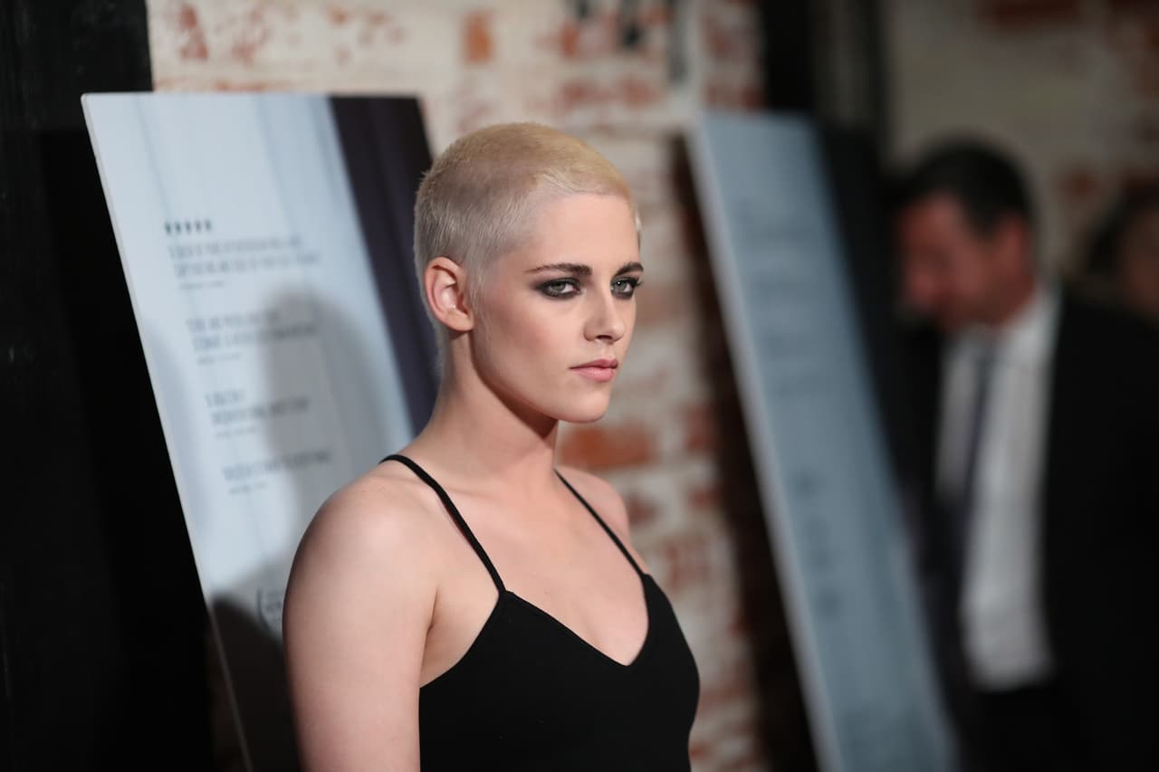 Kristen Stewart brilló así en la premiere de 'Personal Shopper' en Hollywood. ¿Qué opinas de su nueva imagen?