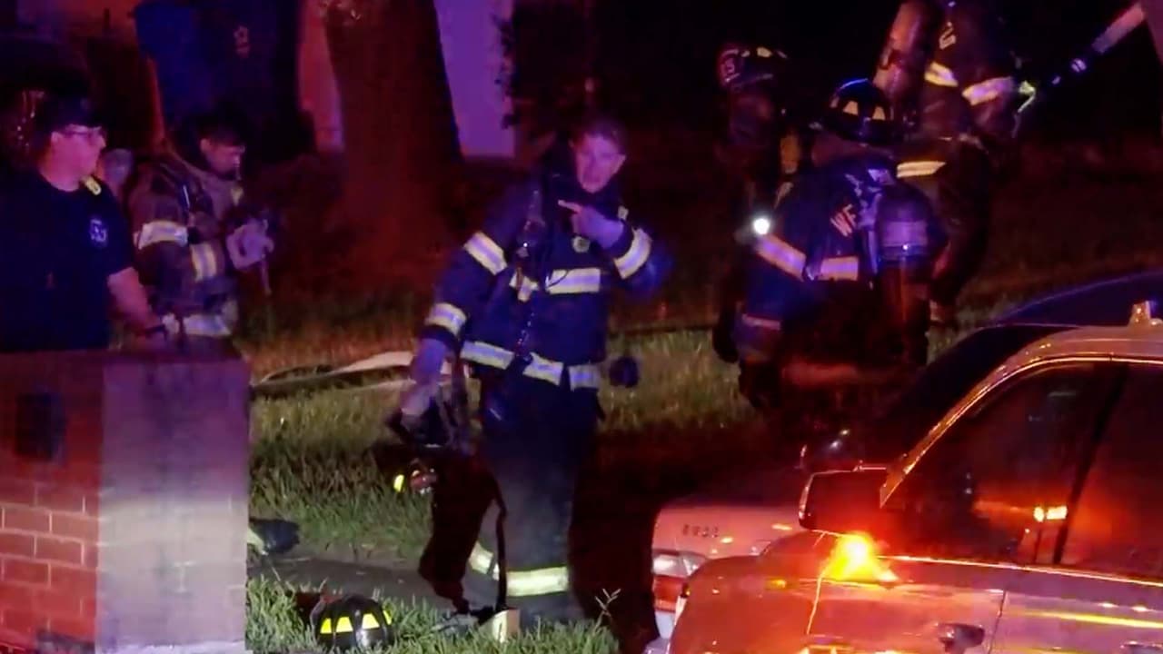 Las autoridades investigan las causas del incendio.