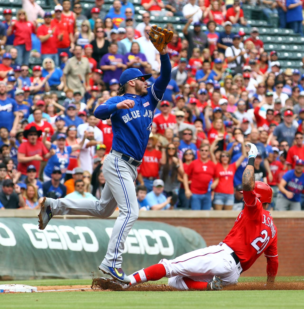 Finalmente, tras el altercado, Texas ganó 7 a 6 a Toronto. Ambos jugadores podrían ser multados y suspendidos