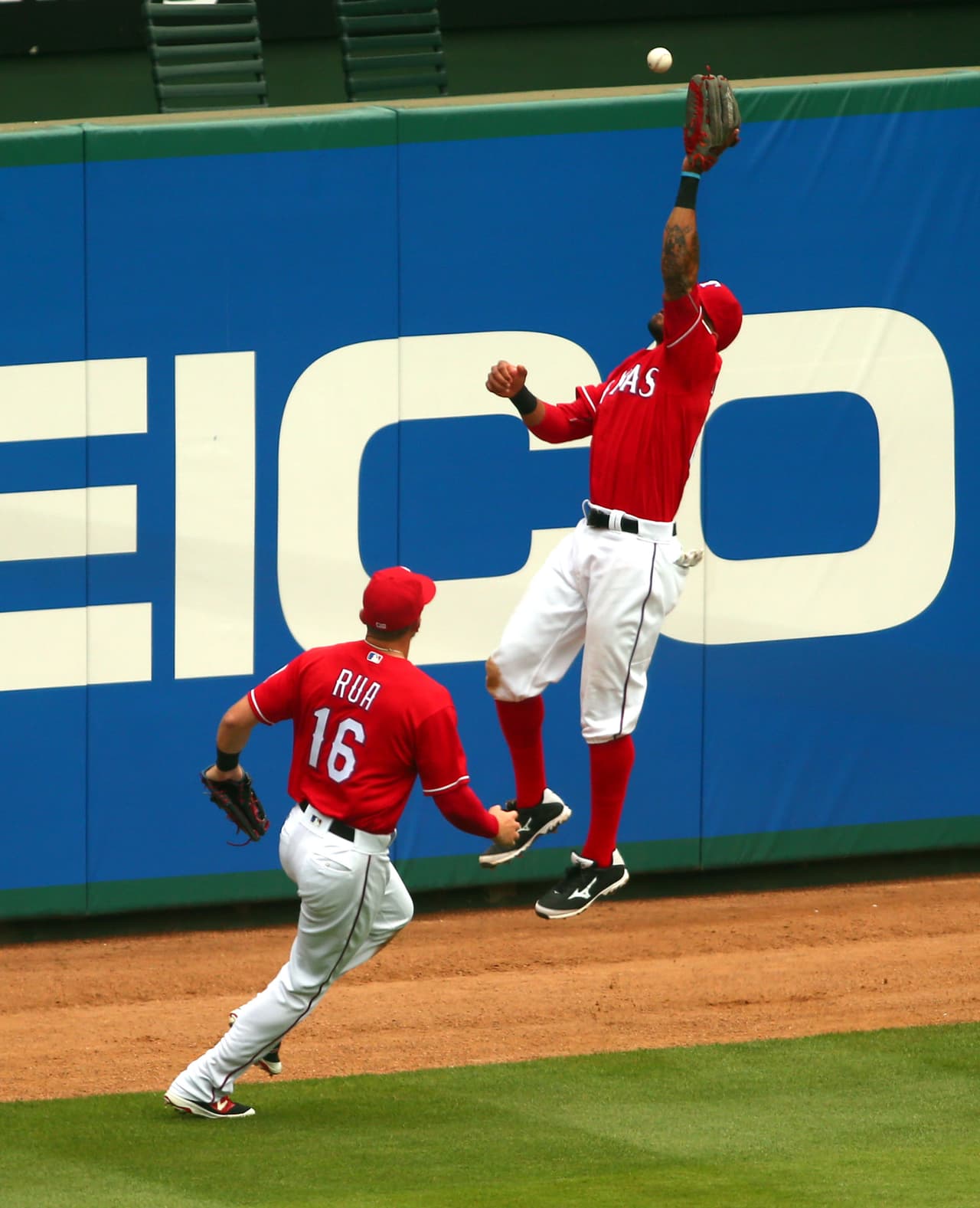 Finalmente, tras el altercado, Texas ganó 7 a 6 a Toronto. Ambos jugadores podrían ser multados y suspendidos