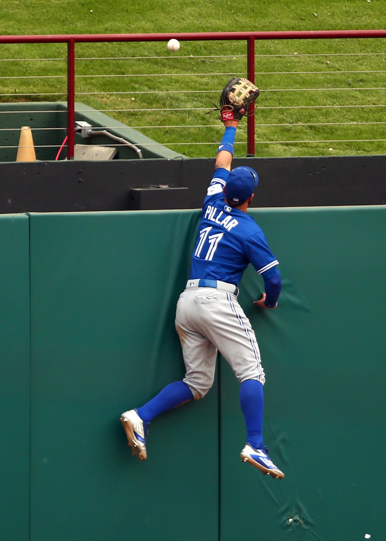 Finalmente, tras el altercado, Texas ganó 7 a 6 a Toronto. Ambos jugadores podrían ser multados y suspendidos