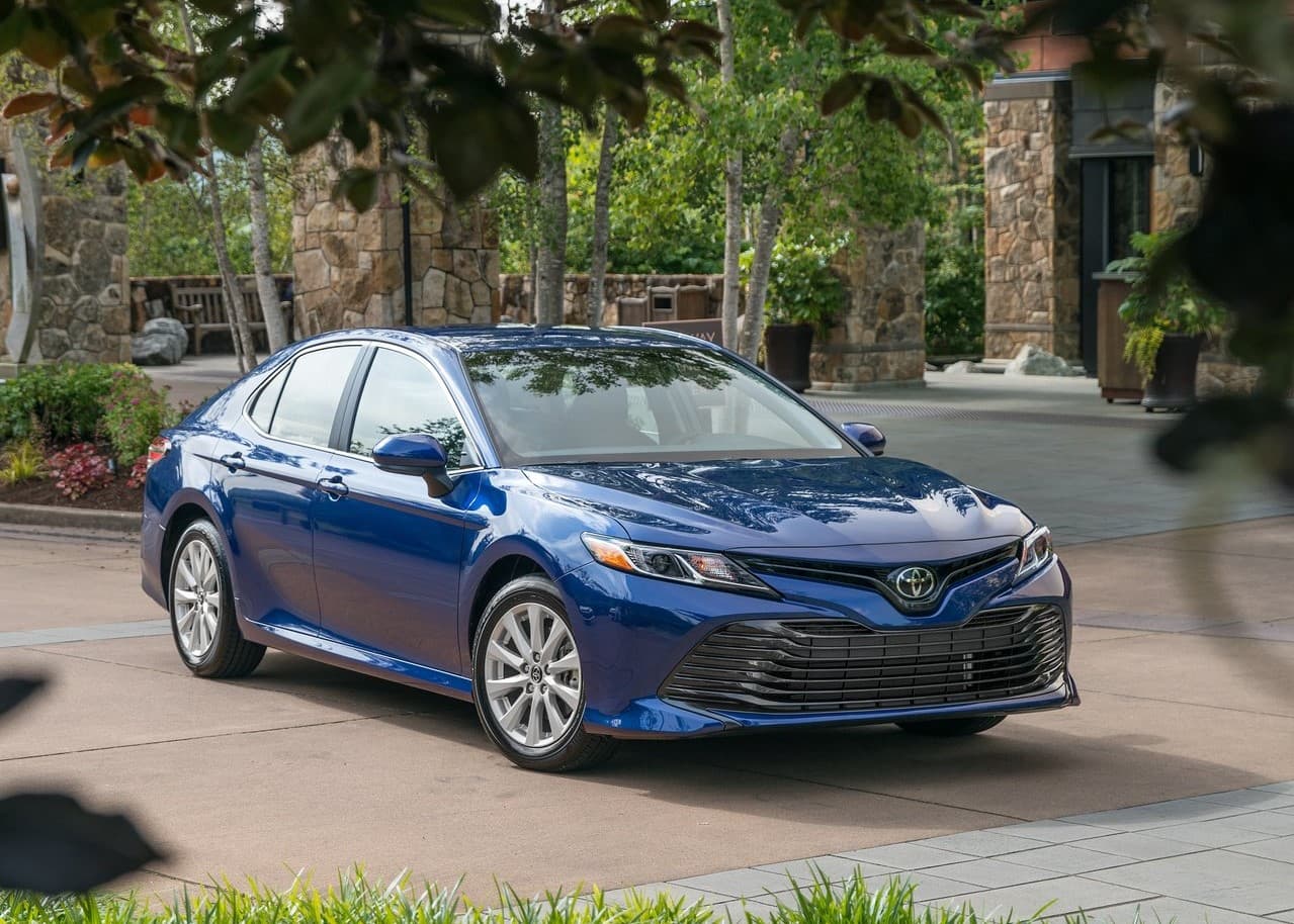 <h3 class="cms-H3-H3"><b>2do. lugar en el segmento de los sedanes medianos</b></h3>
<br>
<br>
<u><b>Toyota Camry</b></u>
<br>
<br>
<b>Puntaje general: </b>9.1 de 10
<br>
<b>Calificación de seguridad promedio de la NHTSA: </b>5.0 de 5.0