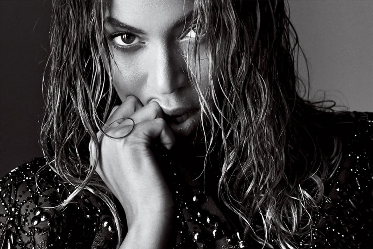 Se dice que a la cantante no le agrada nada la amistad que hay entre su esposo y 'Riri', pues la barbadense es como la protegida del rapero y en gran parte le debe a él su carrera.