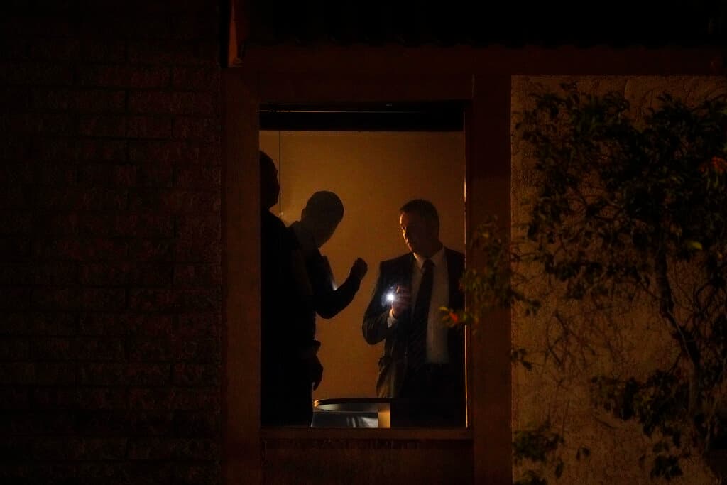 El tiroteo ocurrió en la segunda planta del edificio, dijo la portavoz policial, pero no dio más detalles sobre el incidente, del que por ahora se desconocen las causas.