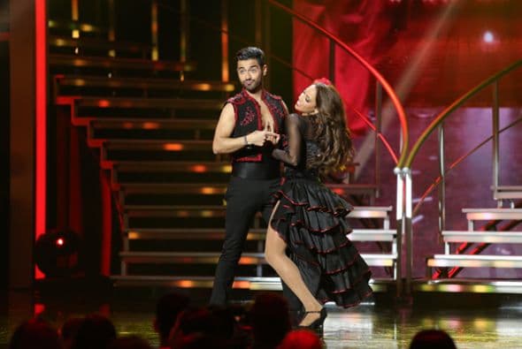 Catherine y el español Borja nos deleitaron con un flamenco pop. Un ritmo que nos contagió y hasta nos dieron ganas de mover las caderas. ¡Venga!