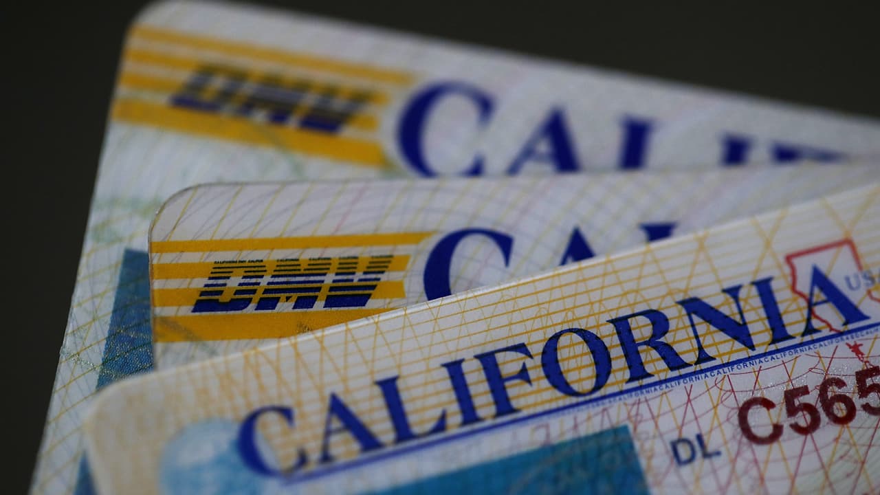 De acuerdo con los promotores de esta ley, esta es una medida que llevaban impulsando desde hace 10 diez años y que le permitirá a más de un millón de personas tener una identificación oficial.