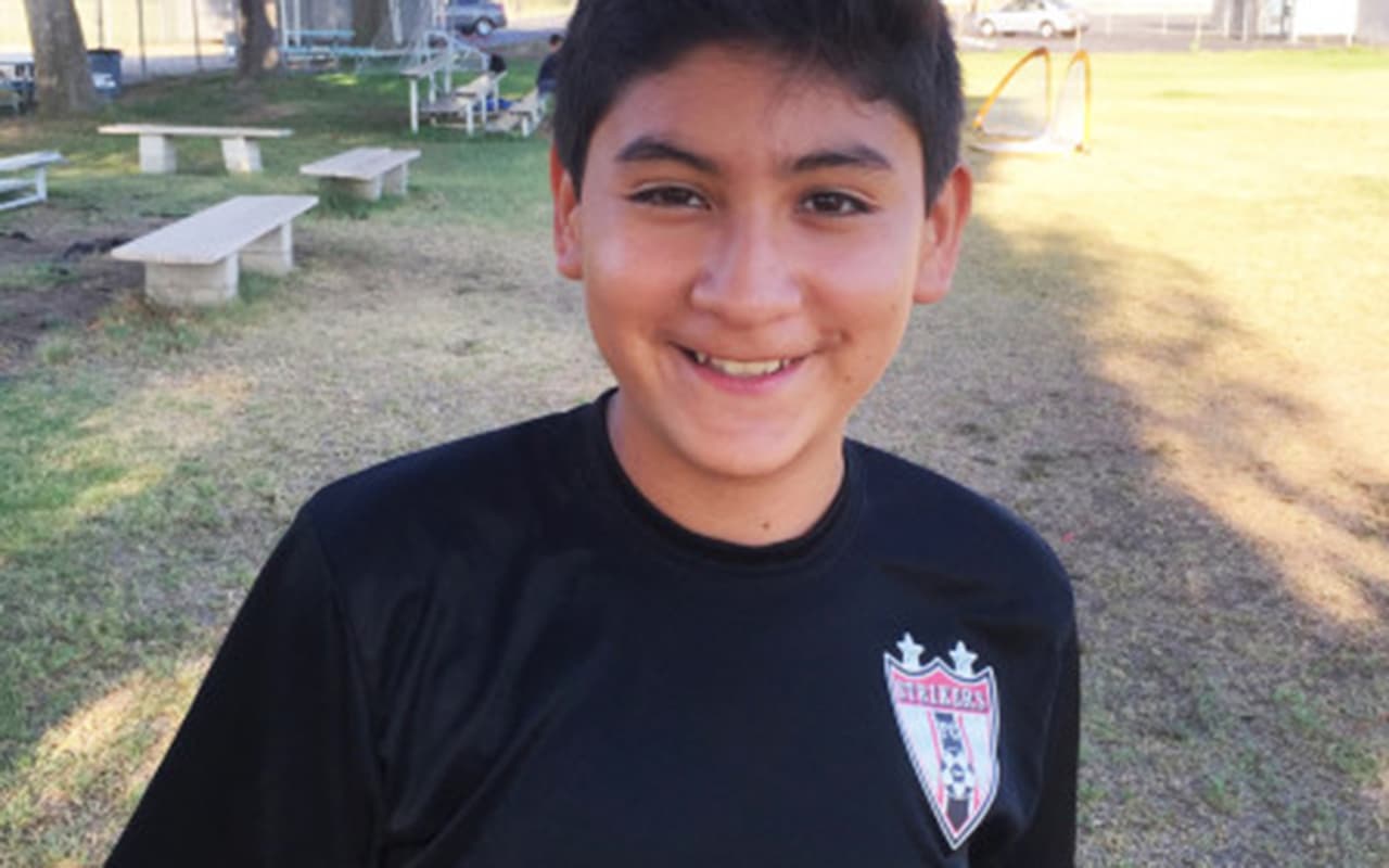 Un niño de 13 años muere súbitamente en medio de partido de fútbol en California