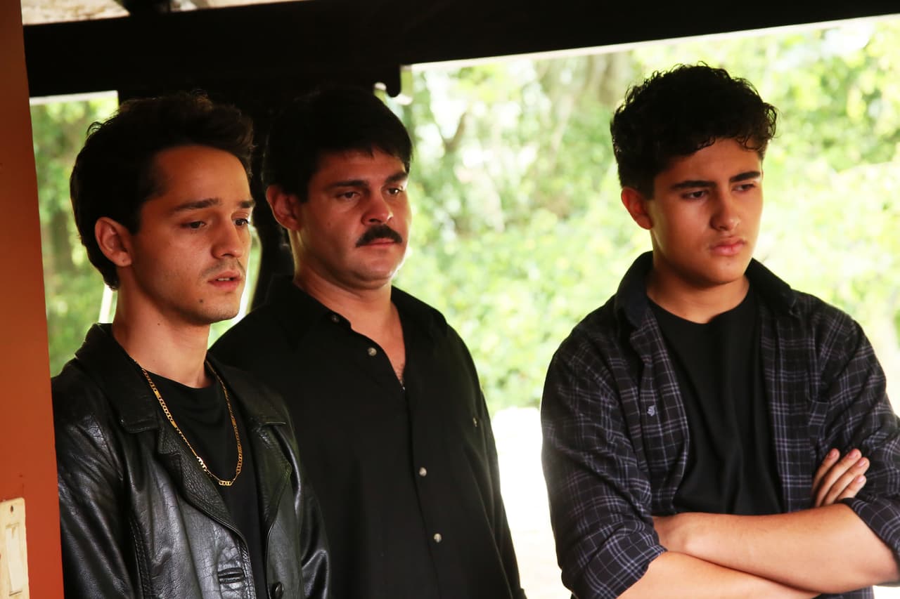 Momentos antes les aseguró a sus hijos, ‘
<b><a href="http://www.univision.com/series/el-chapo/ivan-aragon-is-quino-in-el-chapo">El Quino’</a></b> y 
<b><a href="http://www.univision.com/series/el-chapo/hector-munoz-es-el-moreno-en-el-chapo">‘El Moreno’</a></b>, que a ellos jamás les sucedería una tragedia.