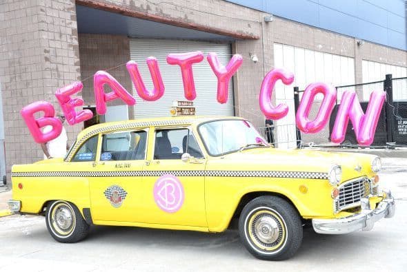 Una simpática imagen de la cumbre BeautyCon, presentada por la revista Elle.