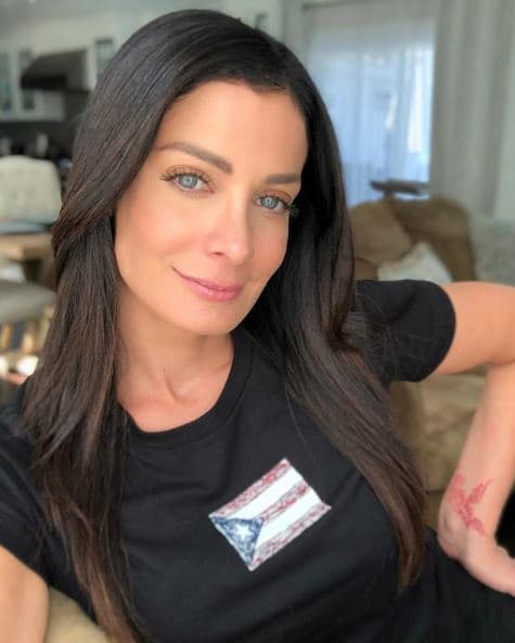A través de su perfil en Instagram, Dayanara Torres compartió una imagen donde despejó toda duda en torno a su compromiso con el copresidente de los estudios Marvel, Louis D’Esposito,