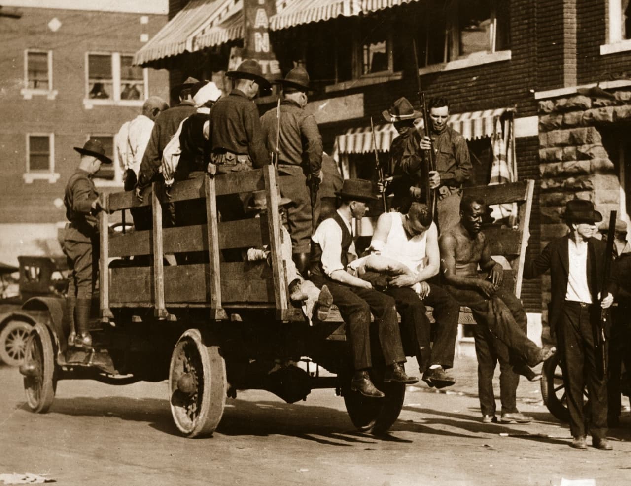 Desestiman demanda para compensar a sobrevivientes de la masacre racial de Tulsa