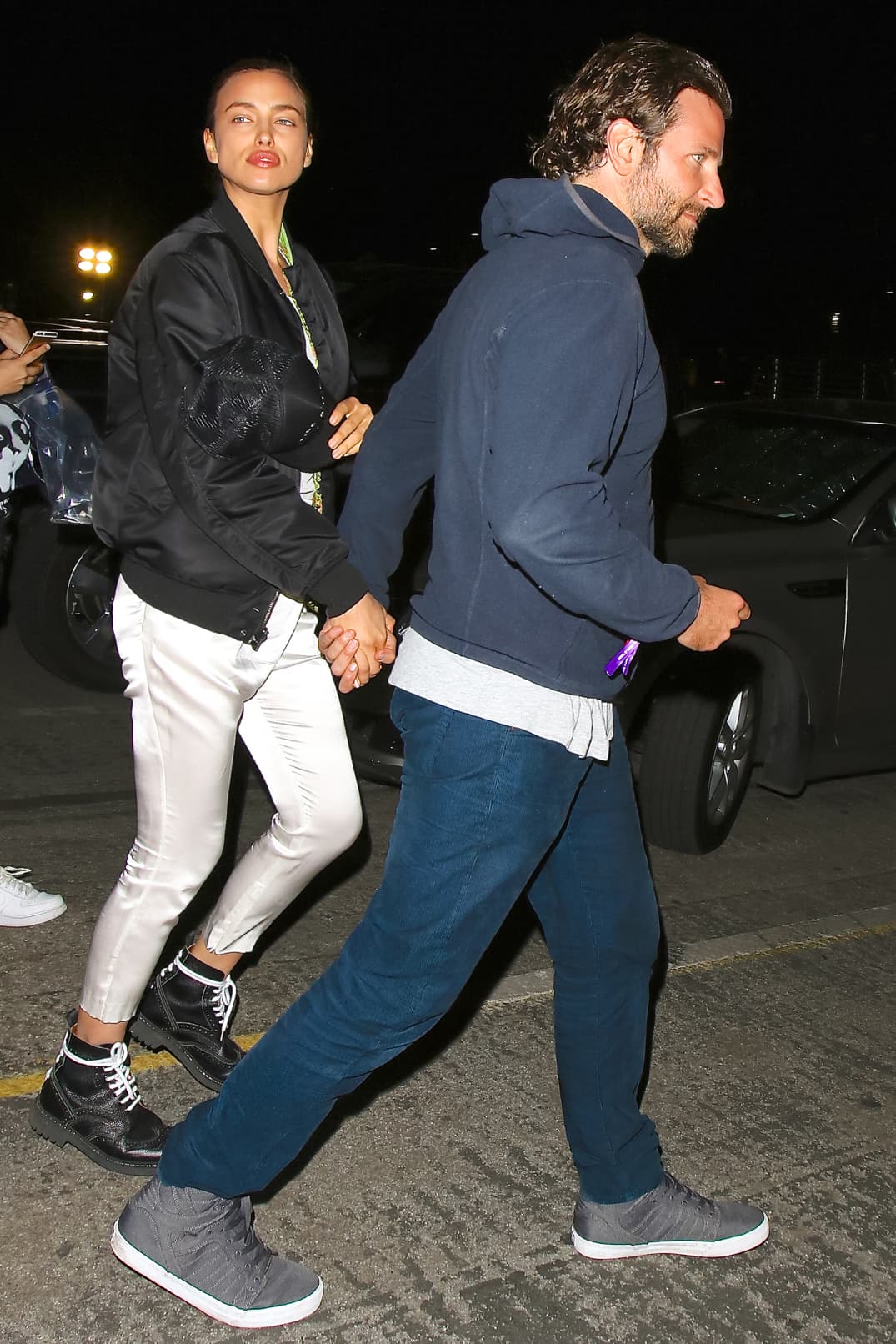 Irina Shayk y Bradley Cooper fueron captados a la salida del concierto de Beyoncé en Los Ángeles.