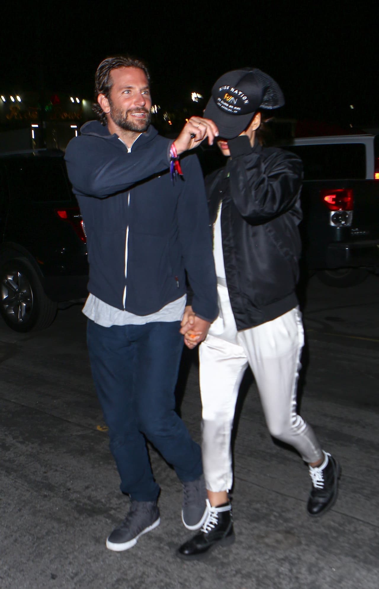 El actor parecía divertido con la persecución.