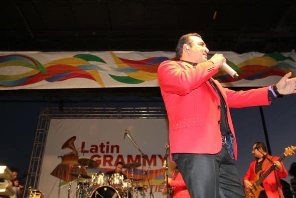 El popular Conjunto Primavera cerró con broche de oro la gran celebración del Latin Grammy Street Party en Phoenix, donde cientos de personas se congregaron desde muy temprano para escucharlos y cantar con ellos.