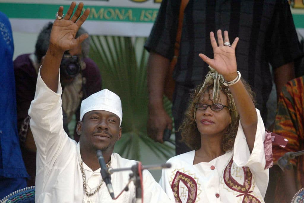 El documental reporta que 
<b>Bobby Brown</b>, esposo de la cantante de 1992 a 2007, 
<b>siempre supo la relación que ellas tuvieron</b>, situación que no le gustaba. Esto lo confirma David Roberts, exguardaespaldas de la cantante.
<br>