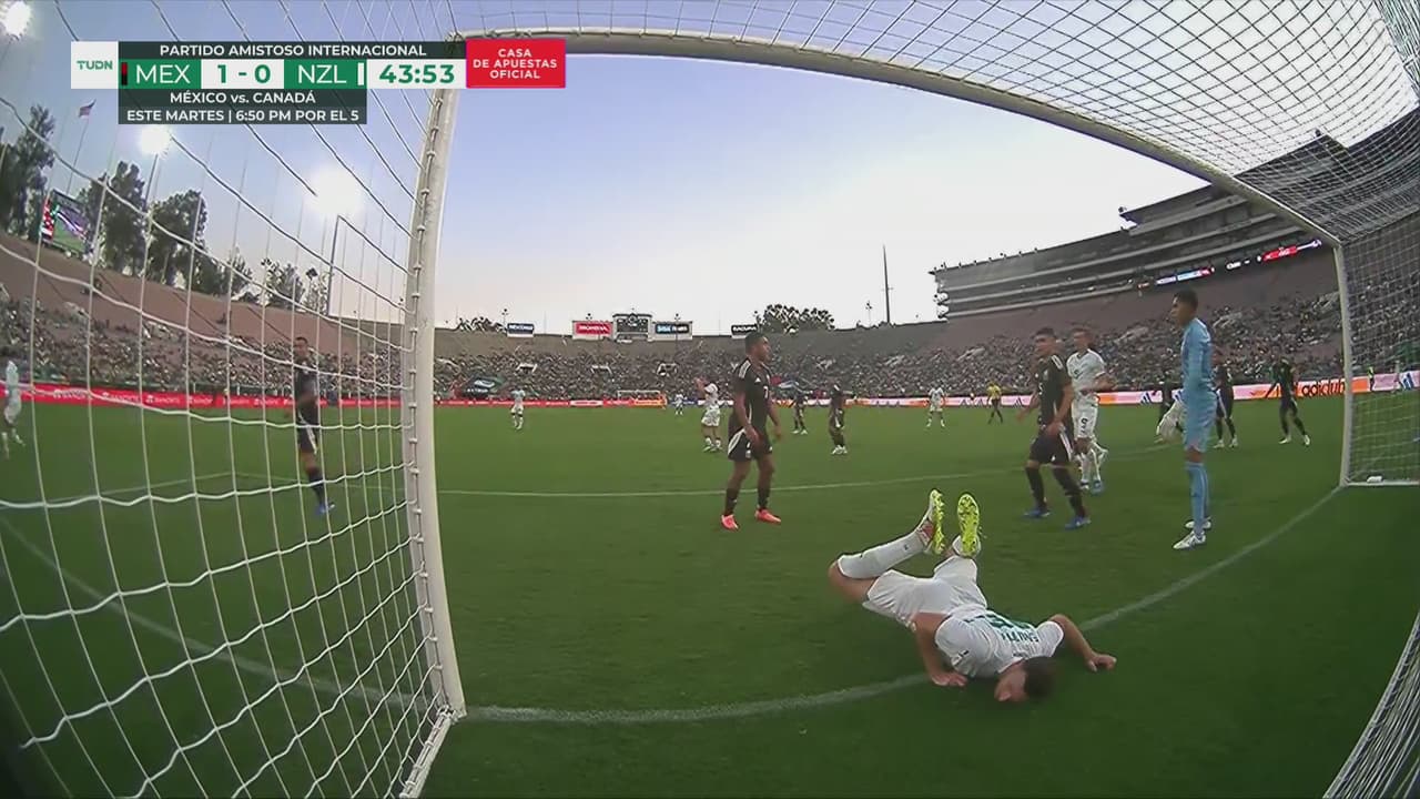 ¡Por chaparro! Nueva Zelanda se queda a nada del empate