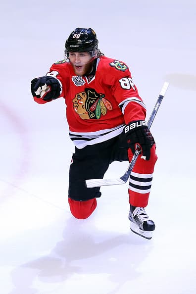 Los Blackhawks juegan contra los Buffalo Sabres este viernes 8 de diciembre a las 7:30 pm en el United Center y el domingo 10 de enero contra los Colorado Avalanche a las 6 pm. El United Center está localizado en el 1901 W Madison. Boletos desde $40 dólares.