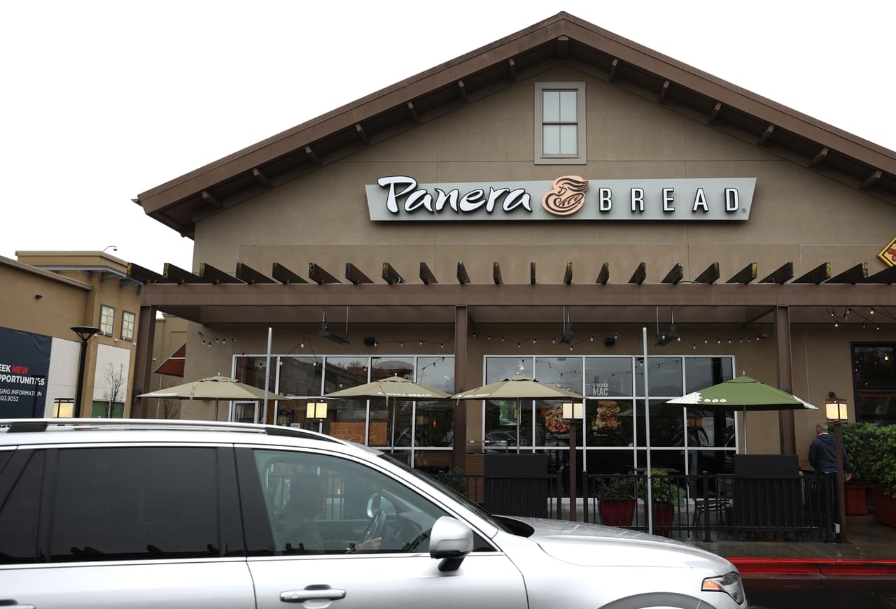 Un vocero de Panera Bread Company dijo este miércoles a 
<b>Noticias Univisión Orlando</b> en una declaración: “Panera expresa nuestro más sentido pésame para la familia del señor Brown. Según nuestra investigación, creemos que su desafortunado fallecimiento no fue causado por uno de los productos de la empresa. Consideramos que esta demanda, que fue presentada por el mismo bufete de abogados que lidera una acusación anterior, tampoco tiene fundamento. Panera defiende firmemente la seguridad de nuestros productos”.