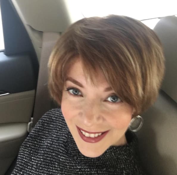 Seguramente logrará salir adelante muy pronto porque, desde que supo que tenía cáncer, la hemos visto muy bien, con nuevo look y mucha energía.