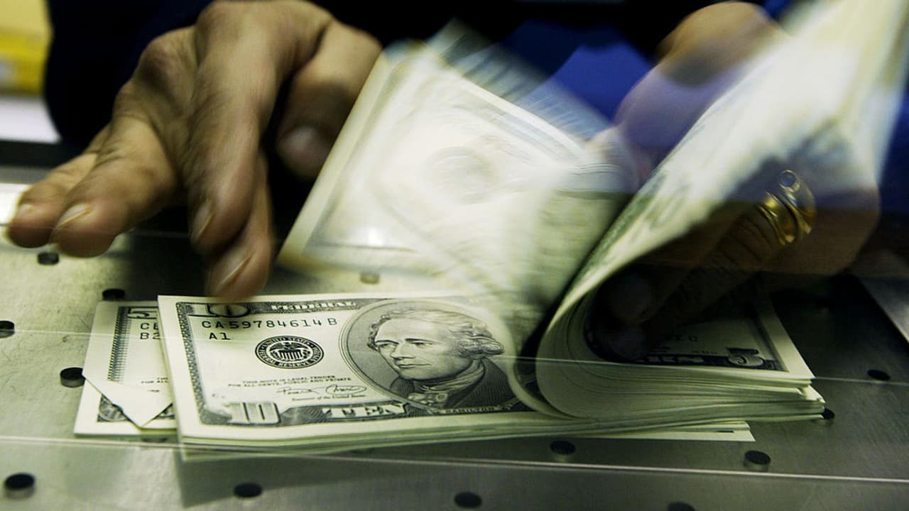 $500 al mes por dos años: más de 230 mil personas aplicaron. ¿Cómo y cuándo elegirán a los beneficiarios?