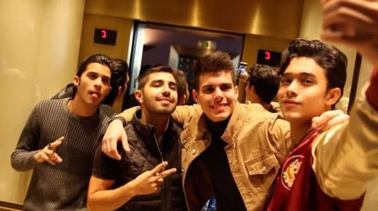CNCO se tomó un selfie con el cantautor, compositor y productor, Joss Favela.