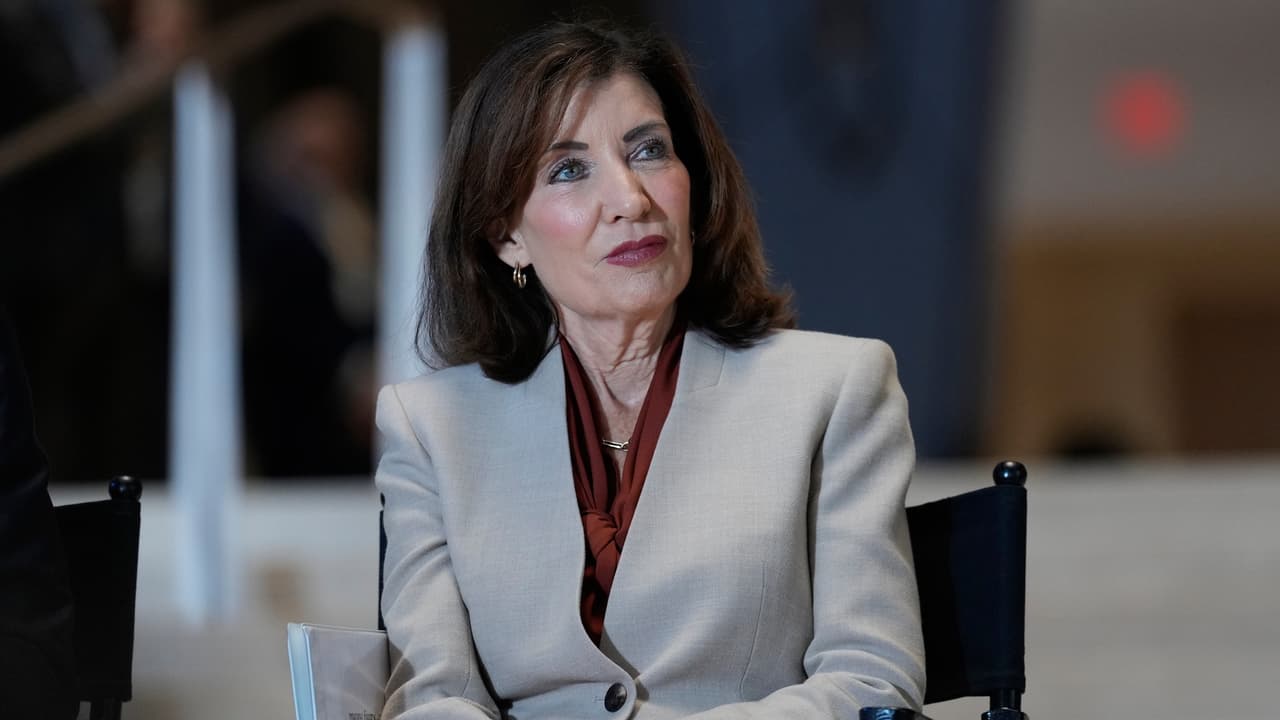 Hochul elige a Adrienne Adams como compañera de fórmula rumbo a la reelección