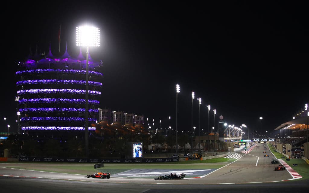 Inicia la Formula 1 con muchas sorpresas, Lewis Hamilton se corona campeón del primer Grand Prix del año, mientra que el mexicano Sergio Pérez, de ir en último lugar por un problema en su monoplaza, terminó quinto lugar en su debut con la escudería Red Bull. Su compañero Max Verstappen logró la segunda posición, mientras que Valtteri Bottas quedó en tercer lugar con Mercedes Benz.