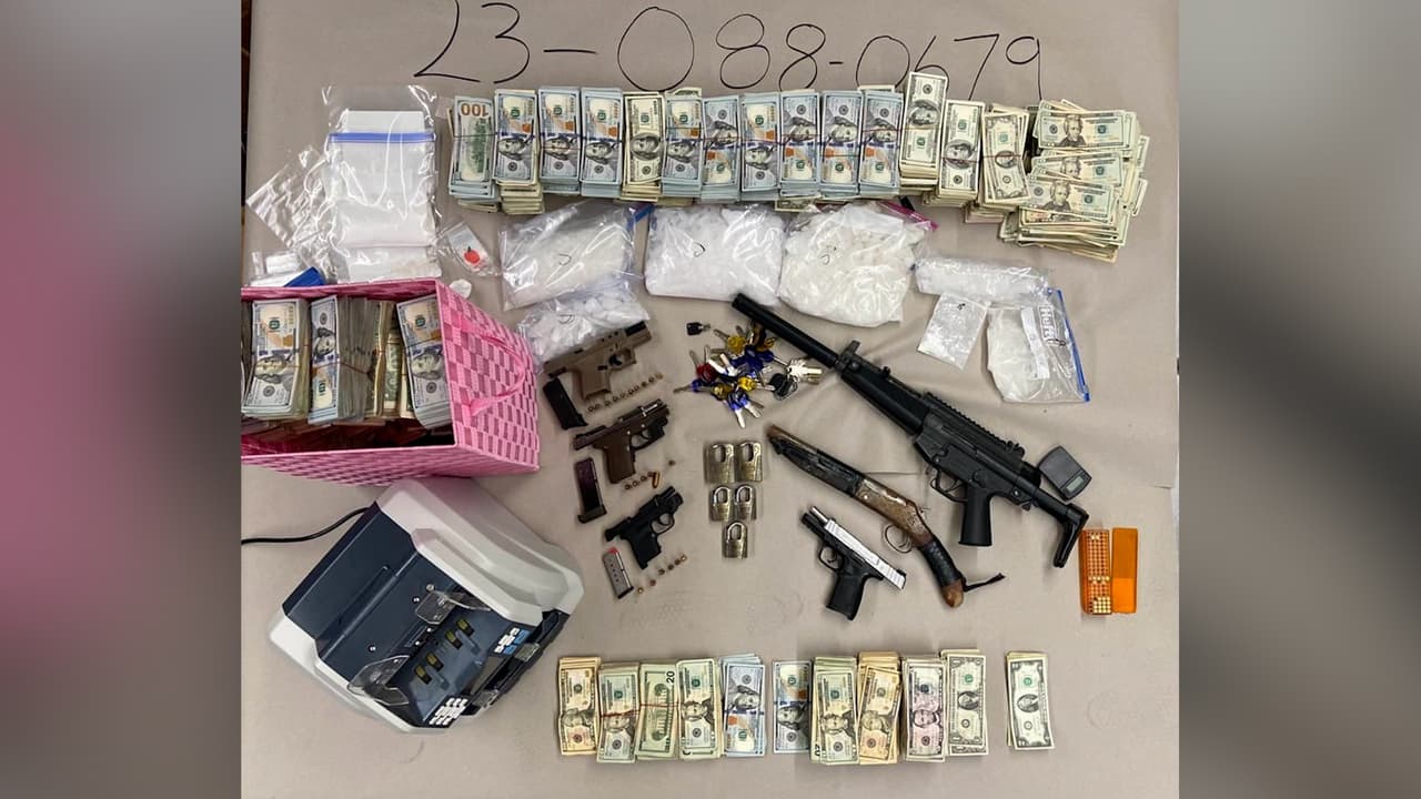 Seis casinos ilegales fueron desmantelados en San José y uno más en Los Baños. Allí se desarrollaban actividades ilegales como venta de drogas. Por este caso fue arrestado Chuong Ho, presunto responsable de la operación de los casinos. Mira los detalles.