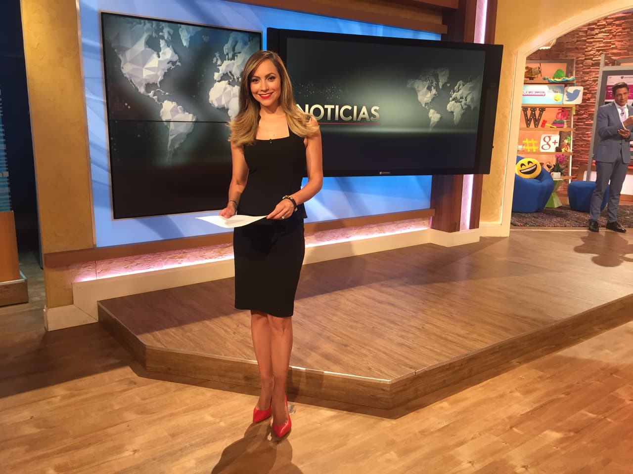 Satcha también se robo las miradas con este elegante vestido negro.