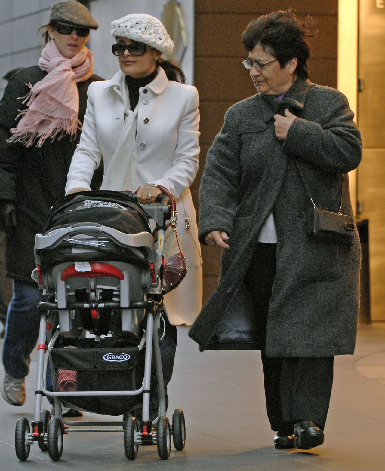 Hace unos años trás, cuando Salma Hayek se convirtió en mamá tuvo un amargo enfrentamiento en las calles de Nueva York.