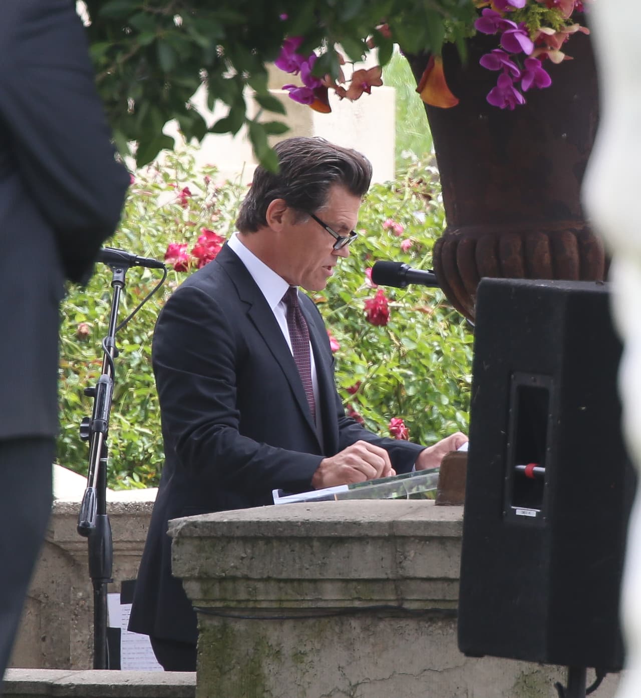 Josh Brolin pronunció unas palabras a la memoria del artista.