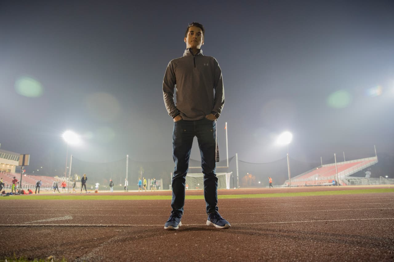 <b>Sal Abonce - Kenosha, Wisconsin. </b>Sal Abonce es hijo de mexicanos que vinieron a EEUU sin documentos. Su primer voto fue para Trump. “Él representa las ideas que queremos, especialmente en la comunidad latina en Estados Unidos”, dice este joven estudiante universitario de 21 años. “La reputación de los latinos está bajando y es por la gente violenta”, comenta Abonce. Él cree que Trump ayudará a mejorar la reputación de los latinos deportando a aquellos inmigrantes que tengan algún record criminal.