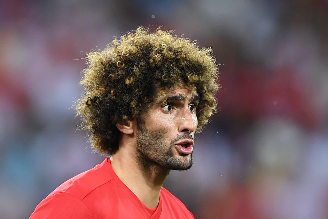 Entre los looks de cabello que más destacan en la cancha es está el de Marouane Fellaini, de Bélgica, con su afro voluminoso que cambia constantemente de estilo -incluso ha tenido forma de orejas de Mickey.