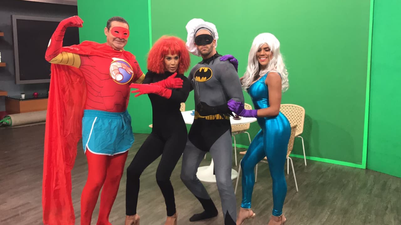 La Mujer Súper Elástica, Súper Camarón, el Bati-dillo y la Súper Tormenta Tropical estaban listos para salvar al mundo, ¡a carcajadas!