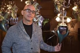 Cristian Castro nació en Buenos Aires, Argentina en 1972. Se considera a sí mismo como un diseñador industrial autodidacta, impulsado por su pasión que desde niño lo llevó a desarmar, desmotar y diseccionar cualquier objeto que en sus manos caía.