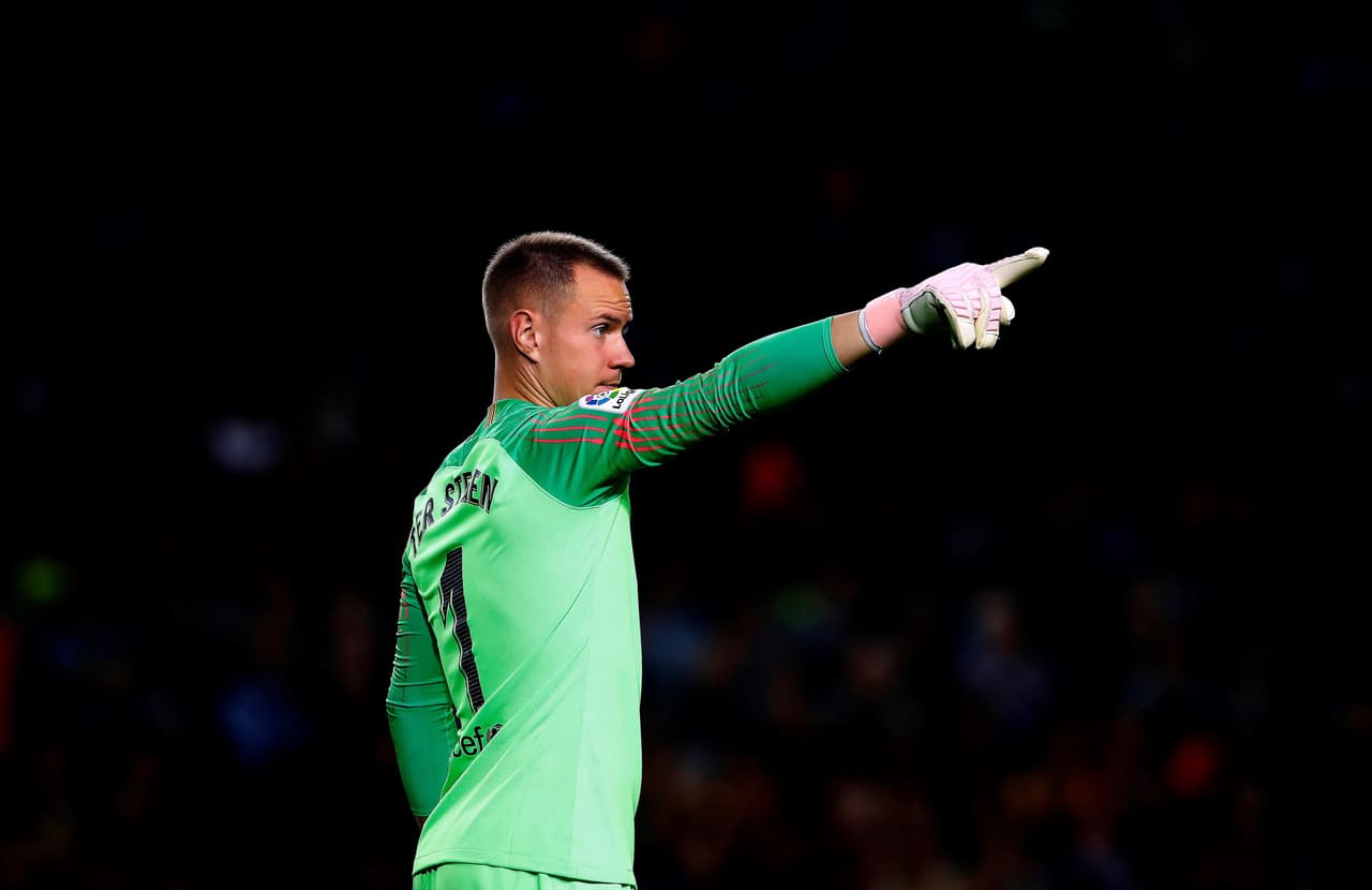 En el segundo tiempo el Sevilla buscó el desuento pero el arquero alemán Marc-André ter Stegen salvó al Barcelona.