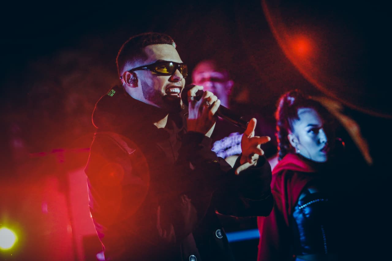 El cantante boricua siguió preparando el terreno para una gran noche.