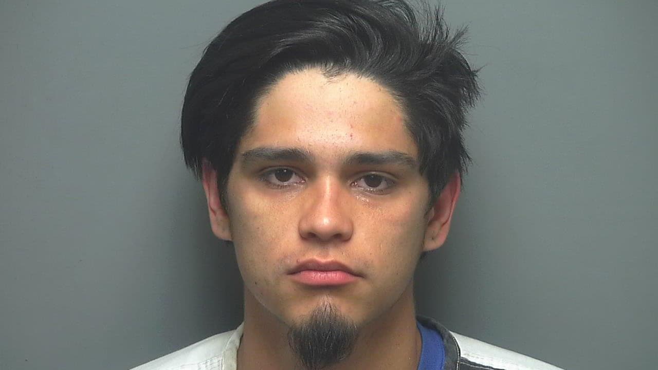 Kiel Nicho- Jacoby Lucas, enfrenta cargos de agresión de un familiar con violencia.