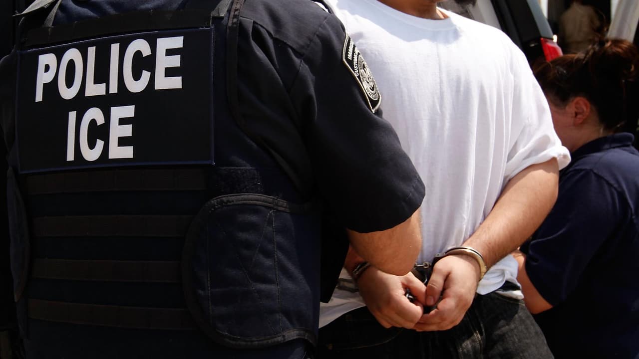 Abogados respaldan defensa de prioridades de deportación de Biden ante Corte Suprema