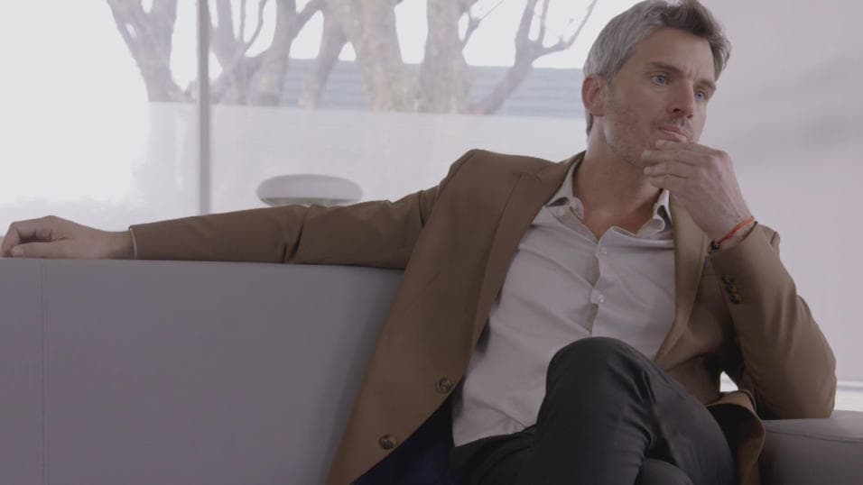 Es el tío de las trillizas, un hombre inteligente, trabajador que siempre está al pendiente de sus sobrinas. Sin embargo no se ha dado cuenta que Ana Leticia siente una extraña obsesión por él.