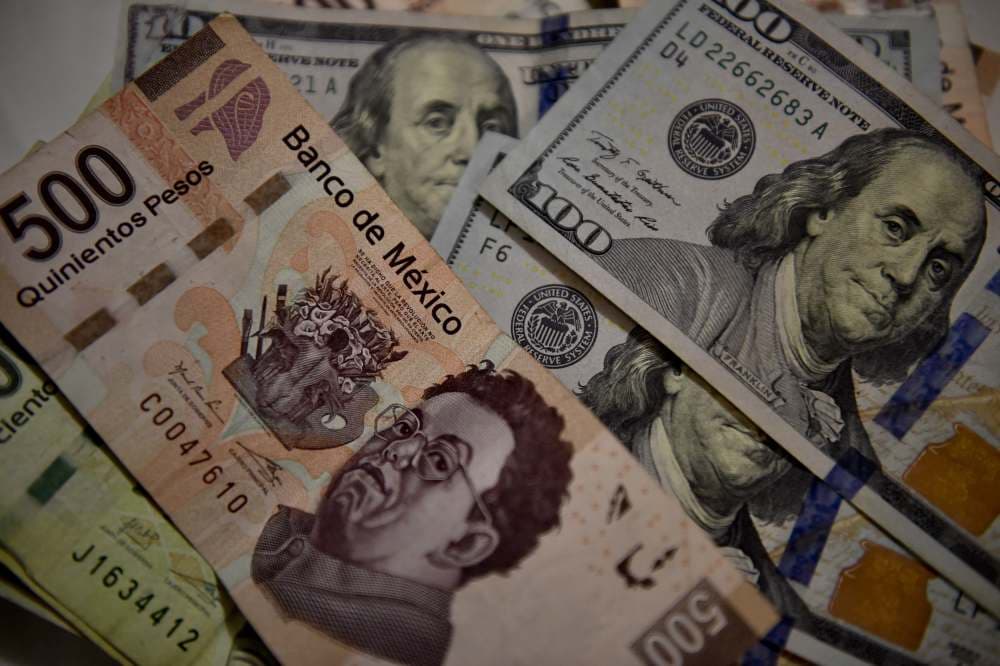 Asimismo, después de las primeras semanas del año y como consecuencia de la nueva dinámica internacional el peso mexicano comenzaría a estabilizarse y a adquirir más valor lo cual representaría un alivio para los mexicanos que vieron afectados sus bolsillos por la caída del mismo durante el año 2016.