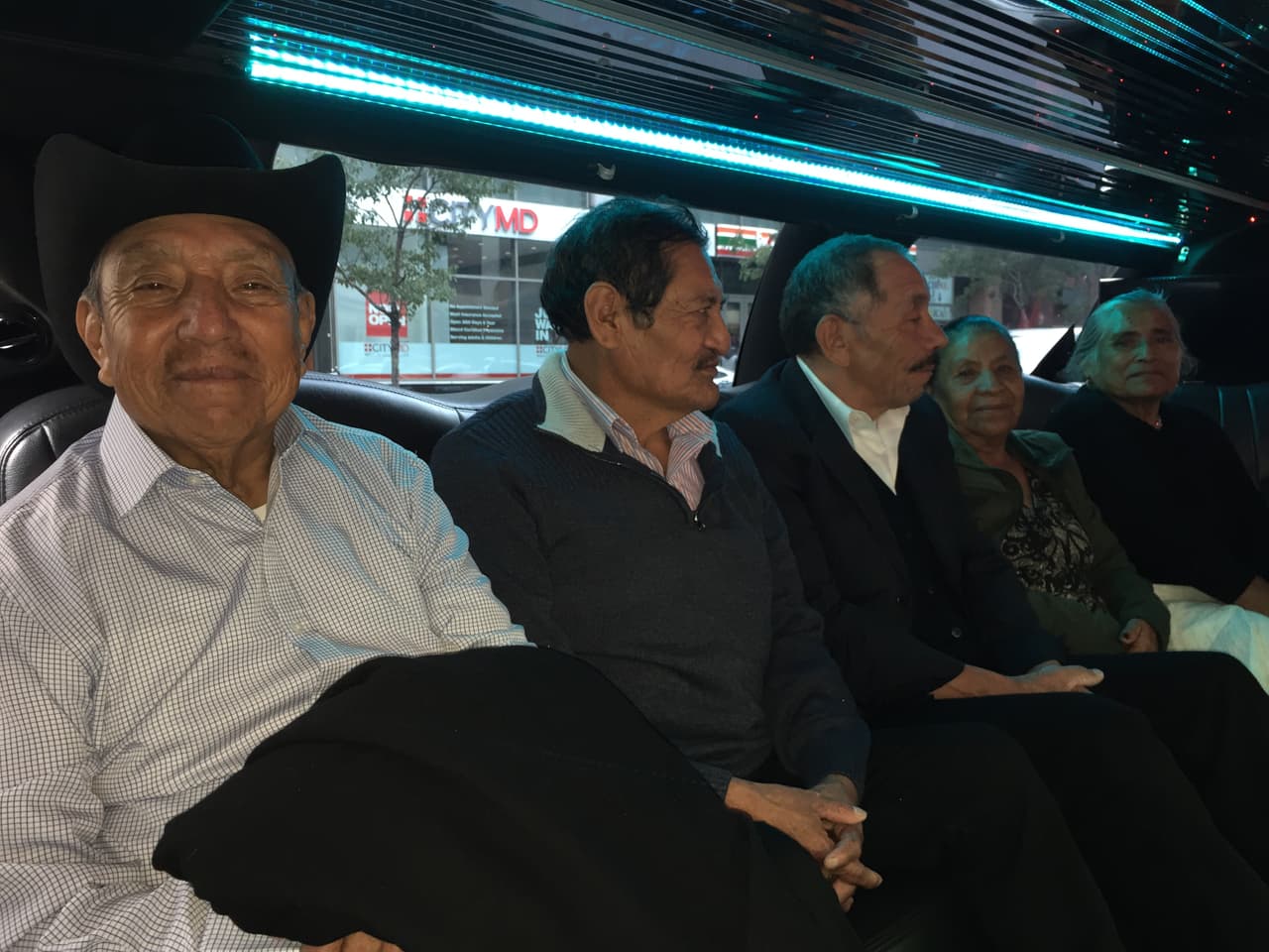 En limusina por 'Puebla York': familias que llevaban años sin verse realizan un recorrido de lujo por Manhattan