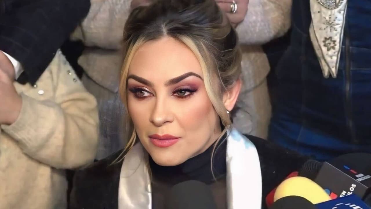 Aracely Arámbula defiende a sus hijos tras rumores de que vieron a uno de ellos fumando