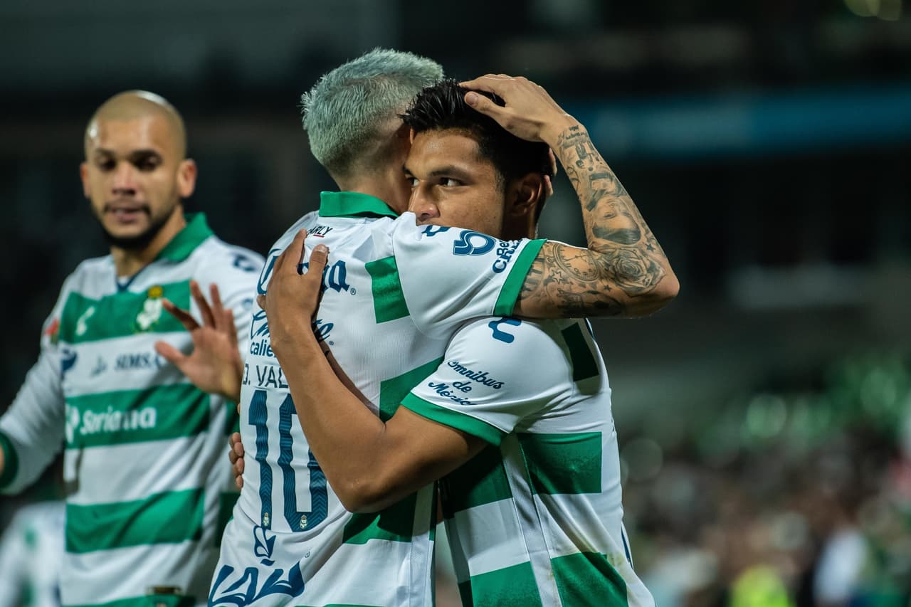 Diego Valdés y el 'Mudo' Aguirre son los hombres de la noche y le dan la victoria 2-1 a Santos sobre Tigres.