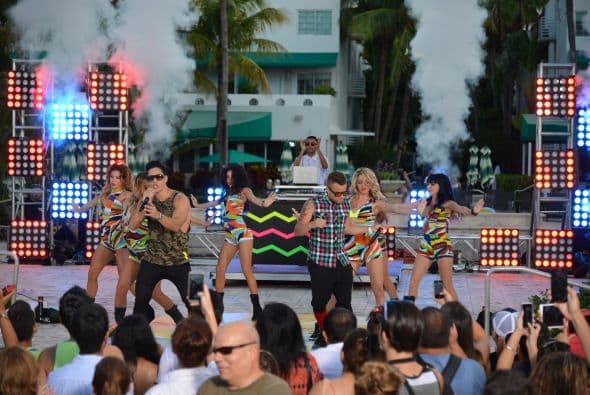Juanes, Calibre 50 y Chino y Nacho