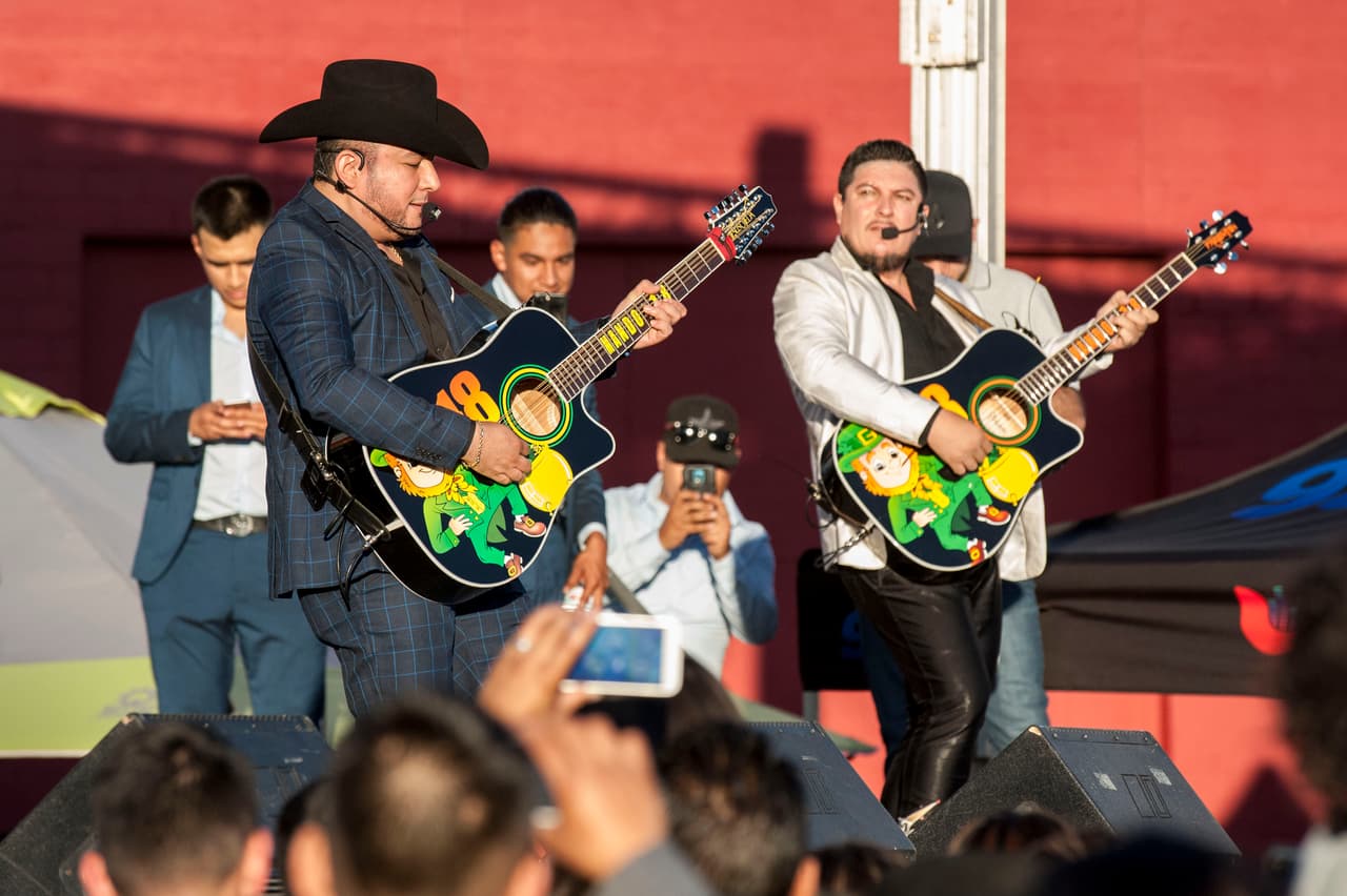 Festival del Cinco de Mayo con la familia Univision Fresno