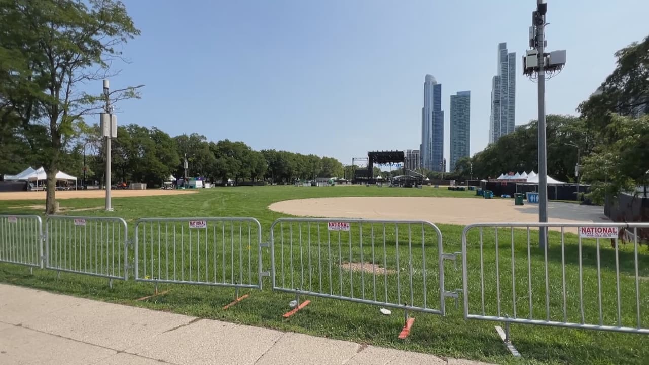 En la zona se están terminando de colocar las vallas, los escenarios, los accesos para los asistentes, las luces y sonido que darán vida el Festival Lollapalooza.