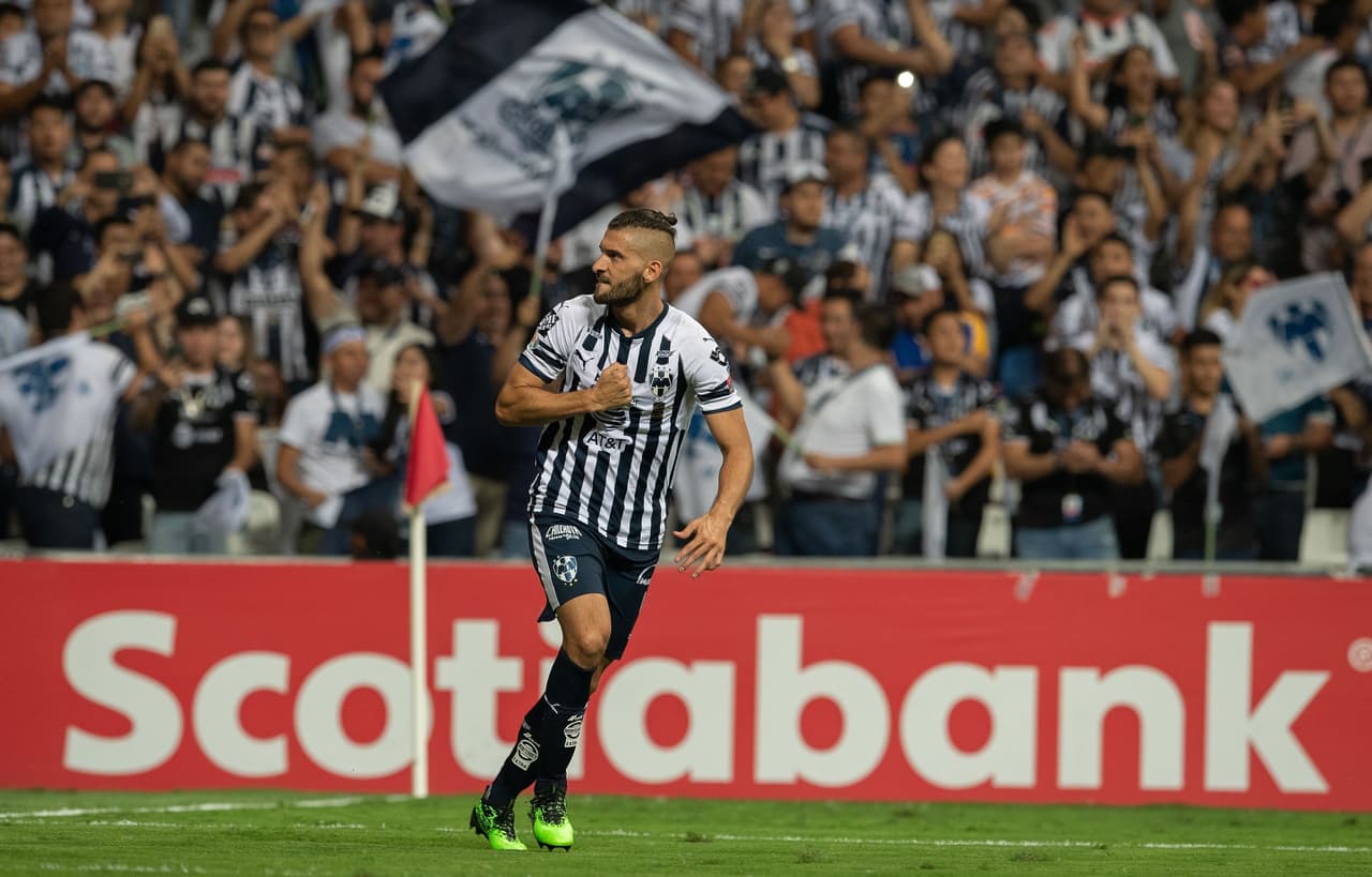 Nico Sánchez le daba a los Rayados ventaja de 1-0, 2-0 en el global, y el pletórico Estadio BBVA estalló en júbilo por el cobro efectivo del penalti.